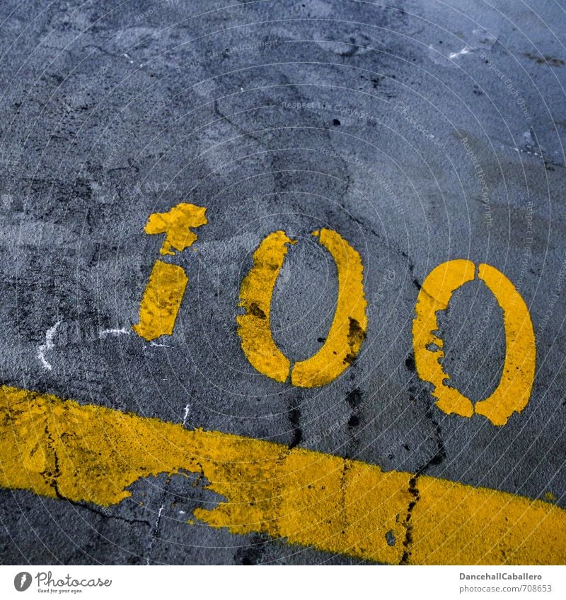 one hundred *100 :-) Verkehrswege Straße Parkplatz Tiefgarage Stein Beton Zeichen Ziffern & Zahlen Schilder & Markierungen Linie Streifen gelb grau Surrealismus