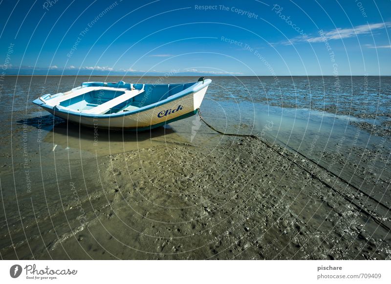 Click Landschaft Horizont Küste Strand Ruderboot Endzeitstimmung Hoffnung Misserfolg Missgeschick Ebbe Farbfoto Außenaufnahme Tag Starke Tiefenschärfe