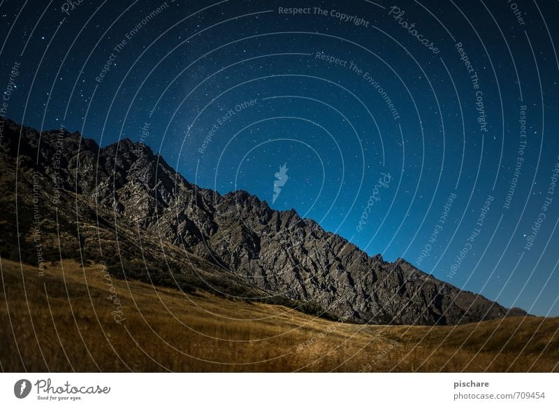 Remarkables / Night Natur Landschaft Nachthimmel Stern Schönes Wetter Wiese Berge u. Gebirge außergewöhnlich dunkel Abenteuer Ferien & Urlaub & Reisen