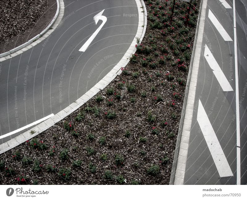 TUNE IN...| strasse pfeile verkehr markierung muster abstrakt Asphalt abbiegen Verkehr links Stadt Blume Natur grau unten Fußgänger trist Muster Hintergrundbild