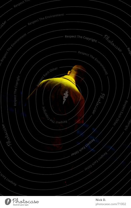 Die Erleuchtung Nacht gelb Licht dunkel dark Tanzen Bewegung