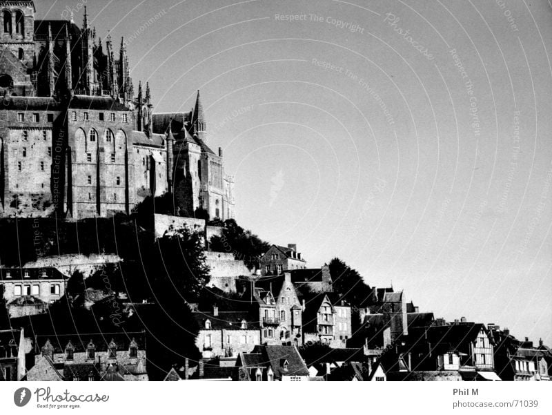 Saint Michel Insel Mont-Saint-Michel Europa Frankreich Normandie schön schwarz weiß Grauwert Infrarotaufnahme Orden Kloster Weltkulturerbe Gotik Außenaufnahme