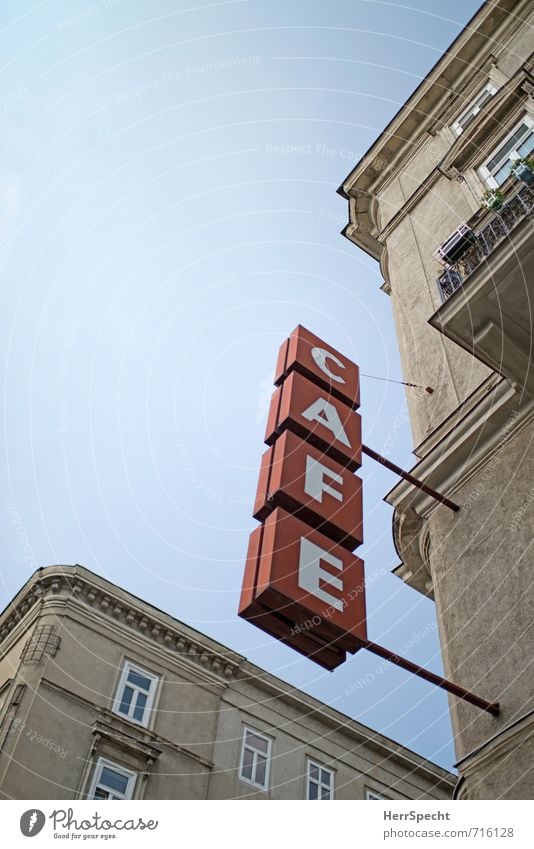 CAFE Essen trinken Wien Österreich Stadt Hauptstadt Stadtzentrum Altstadt Haus Bauwerk Gebäude Architektur Mauer Wand Fassade Balkon Fenster Schriftzeichen