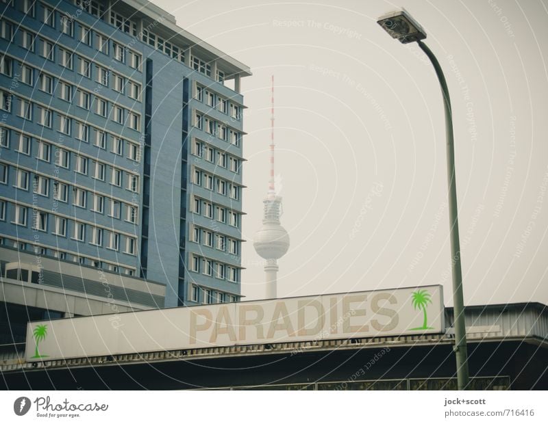 Nirvana im Großstadtdschungel Berlin-Mitte Stadtzentrum Fassade Wahrzeichen Berliner Fernsehturm Leuchtkasten einzigartig retro Paradies Wort Oase Piktogramm