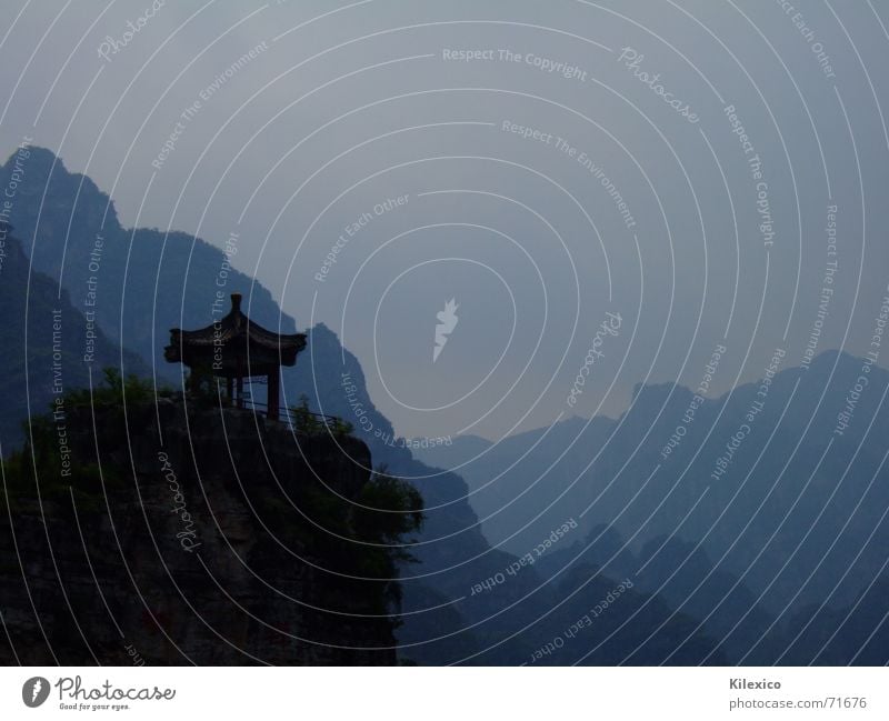 Nuancen von Blau China Peking Tempel Haus Einsamkeit Schatten grau shi du Berge u. Gebirge Aussicht