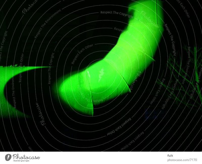 rohr gekrümmt grün Nachtaufnahme Landschaftspark Duisburg-Nord Licht Industrie Bogen rohrbogen Schatten Beleuchtung Strukturen & Formen Röhren