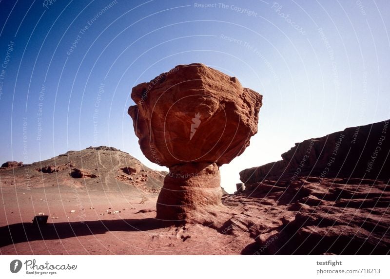 The Bomb Umwelt Natur Landschaft Urelemente Erde Sand Luft Himmel Sonne Wüste Wärme blau rot Feindseligkeit rote erde extrem trocken Farbfoto Außenaufnahme