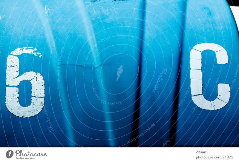6c statt 4c Muster Buchstaben Ziffern & Zahlen Kratzer abstrakt kaputt blau blue Strukturen & Formen vorwärts c6 Lateinisches Alphabet Linie trashig zerkratzen