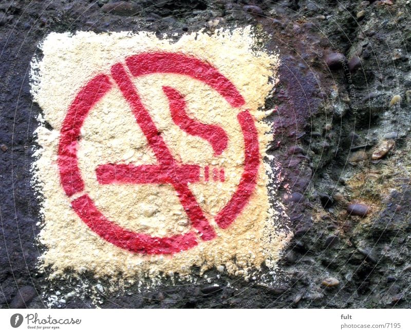 no smoking rot weiß Beton gesprüht Ikon Dinge red Hinweisschild nicht rauchen