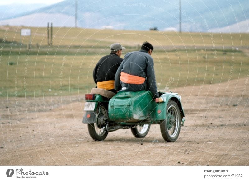 Ural Motorcycling Mongolei Steppe Motorrad Beiwagen Straße Mensch fahrzeuge Natur