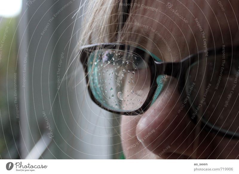 Durchblick feminin Mädchen Haare & Frisuren Gesicht Auge Nase 1 Mensch 8-13 Jahre Kind Kindheit Umwelt Wasser Wassertropfen Klima Wetter Regen Gewitter Fenster