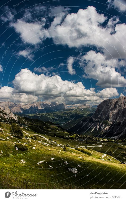 Panorama Dolomiten mit Wolken und Sonne Freizeit & Hobby Ferien & Urlaub & Reisen Tourismus Ausflug Abenteuer Ferne Freiheit Berge u. Gebirge wandern Umwelt