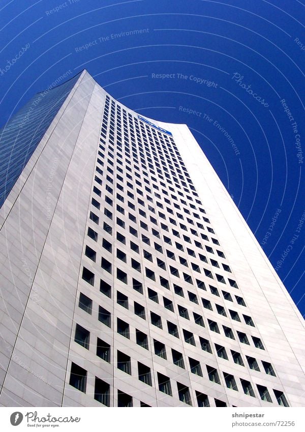 der UNIRIESE Leipzig Augustusplatz Sommer 2006 MDR Hochhaus Renoviert hoch Wahrzeichen modern Bildung leepzsch Studium mb moritzbastei Spitze silber Himmel blau