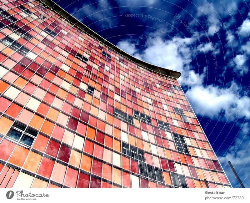 Pink ist Schick [2] Hochhaus Fassade Jalousie Reflexion & Spiegelung Fenster Kreuzberg gestaltbar Berlin Rollo Fensterladen Agentur modern gsw-hochhaus soap