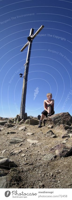 Oben_endlich! Gipfel Südtirol Italien Frau wandern Laterne Schweiß Berge u. Gebirge Rücken Alpen Wetter kathrin oben Freiheit Freude Glück Zufriedenheit