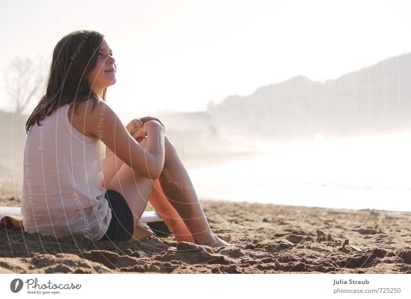 da schau her... Glück Ferien & Urlaub & Reisen Freiheit Sommer Strand Meer Strandbar feminin Junge Frau Jugendliche 1 Mensch 13-18 Jahre Kind Sand Sonnenlicht