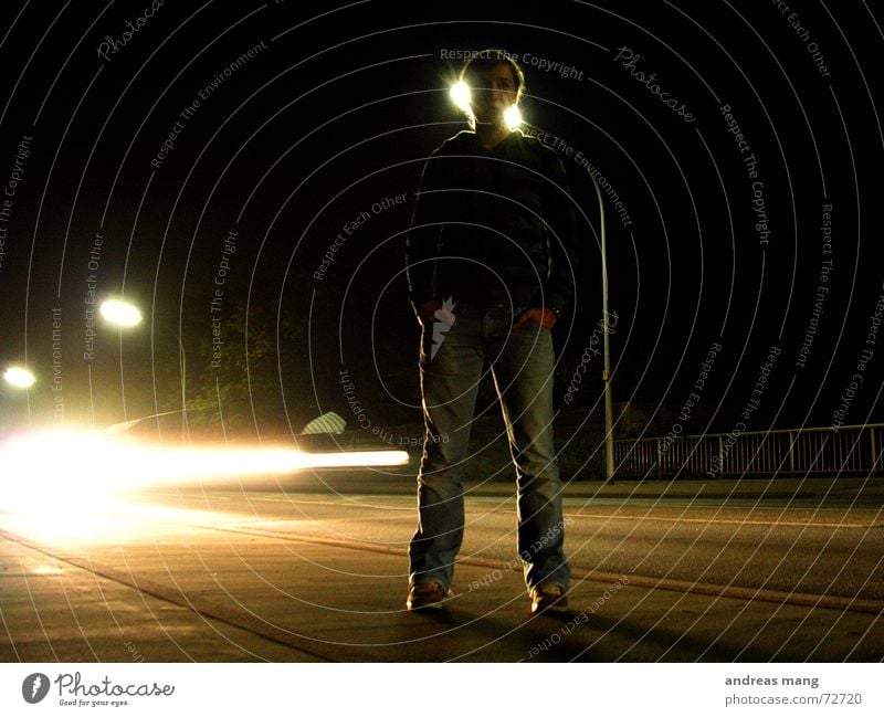 Standing at the road - Pt. I Licht stehen Frau dunkel Streifen Straßenbeleuchtung Laterne Geschwindigkeit Einsamkeit erleuchten Beleuchtung Am Rand Nacht light