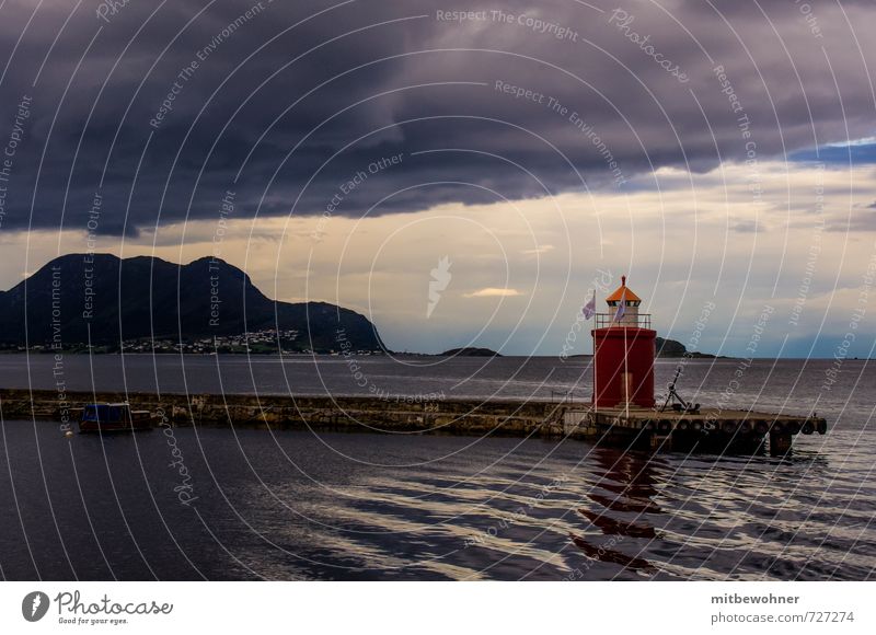 Am Horizont da ist noch Licht Ferien & Urlaub & Reisen Tourismus Ausflug Kreuzfahrt Insel Landschaft Wasser Himmel Gewitterwolken Sommer Wetter Wind Küste Fjord