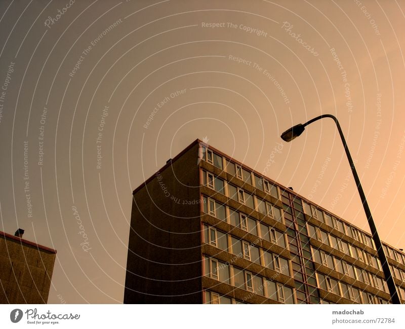 DANCING FOOL EINS | hochhaus gebäude architektur Haus Hochhaus Gebäude Material Gleichgültigkeit Fenster live Block Beton Etage trist dunkel Leidenschaft