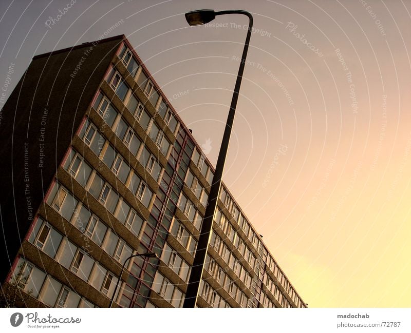 DANCING FOOL ZWEI | hochhaus gebäude architektur Haus Hochhaus Gebäude Material Gleichgültigkeit Fenster live Block Beton Etage trist dunkel Leidenschaft