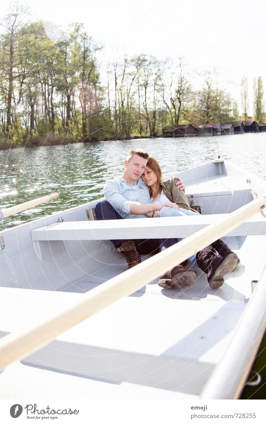 swing maskulin feminin Junge Frau Jugendliche Junger Mann Paar 2 Mensch 18-30 Jahre Erwachsene Umwelt Natur Frühling Schönes Wetter See Glück Lebensfreude