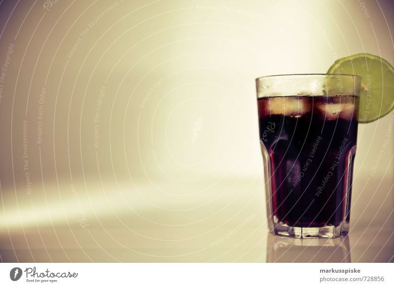 cuba libre cocktail Getränk trinken Erfrischungsgetränk Alkohol Spirituosen Longdrink Cocktail coca cola Rum Reichtum Stil Design Nachtleben Entertainment