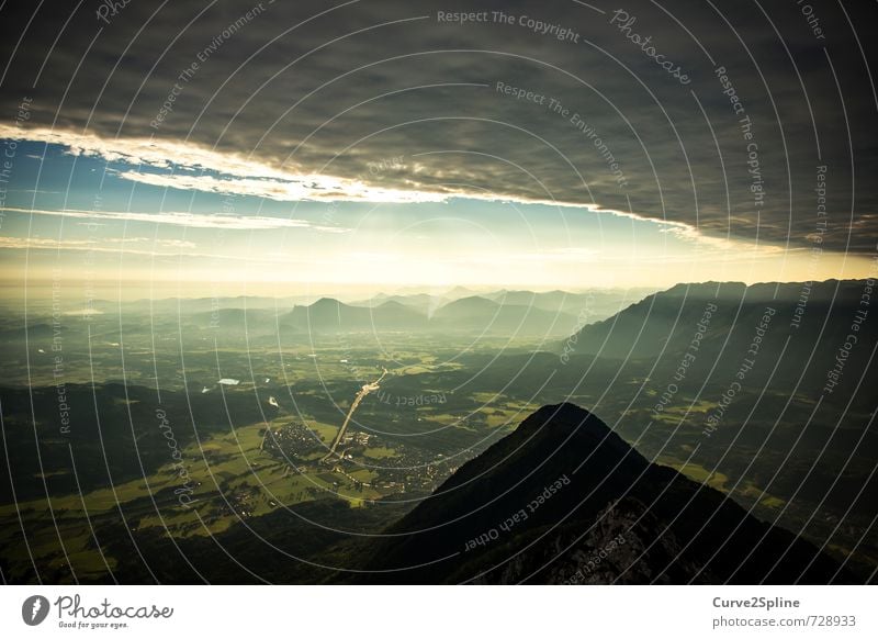 Wetterumschwung Natur Urelemente Himmel Wolken Gewitterwolken Unwetter Nebel Hügel Alpen Berge u. Gebirge bedrohlich dunkel Tal Schneebedeckte Gipfel Aussicht