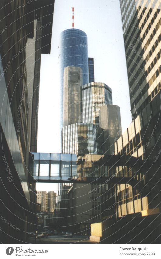 Häuserschlucht Frankfurt am Main Hochhaus Architektur Bank Turm