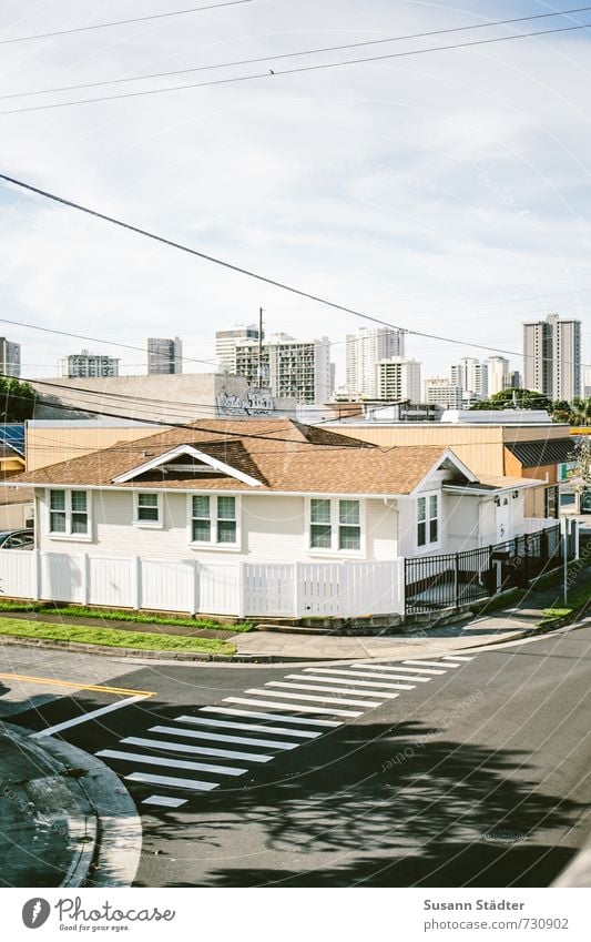 for sale Hawaii Leben Haus Kreuzung Zebrastreifen Oberleitungen downtown Wohnhaus Flachbau Honolulu