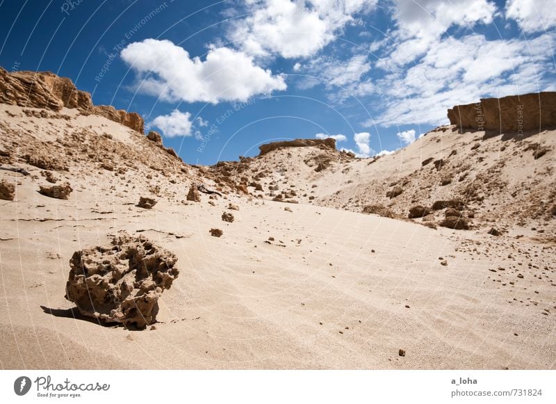 Sandstein in Formation Umwelt Natur Landschaft Urelemente Erde Himmel Wolken Sommer Schönes Wetter Wärme Küste Strand Meer Fernweh rein Ferne Stranddüne