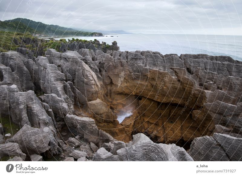 Pancake Rocks Umwelt Natur Landschaft Pflanze Urelemente Wasser Himmel Wolken Gewitterwolken Horizont Sommer schlechtes Wetter Hügel Felsen Gipfel Schlucht