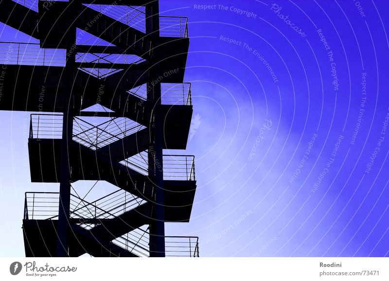 Stairs to heaven Wolken aufsteigen Gebäude Etage Stahl Treppe oben aufwärts Himmel Wetter Geländer modern Metall Architektur