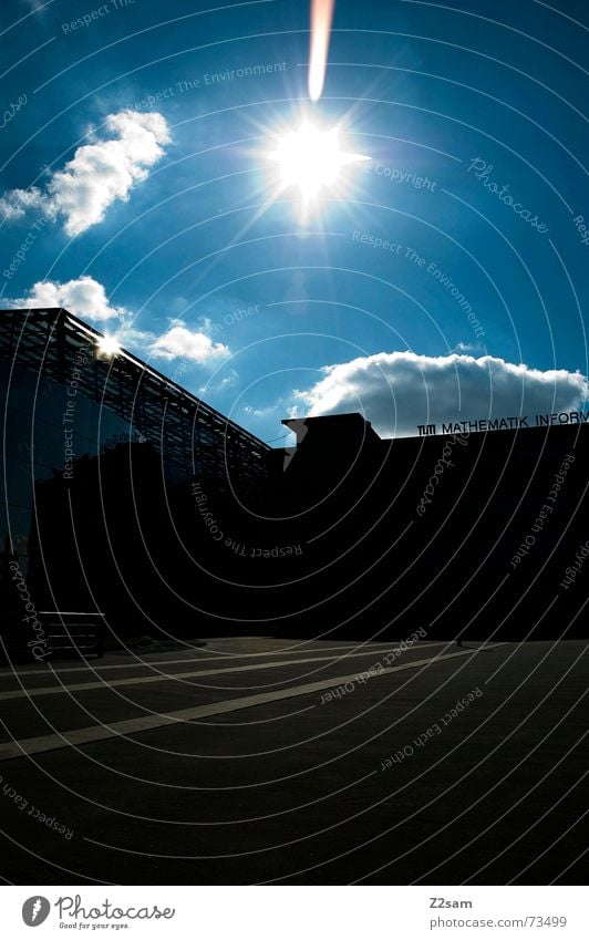 sunning yard Platz Haus Gebäude Linie Bauernhof Schulhof Sonne Himmel blau tu siluette Strukturen & Formen