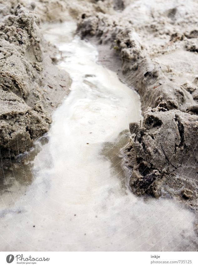 buddeln VI Kindererziehung Sand Wasser Menschenleer Sandkasten nass braun Gefühle fleißig innovativ Inspiration Kindheit Kreativität Bach Schaum fließen