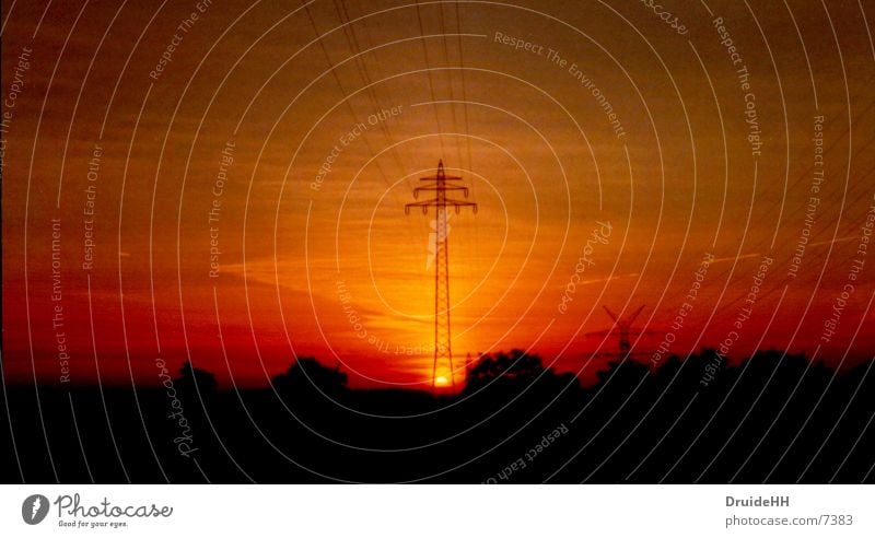 Energie Elektrizität rot Sonnenuntergang Strommast Energiewirtschaft