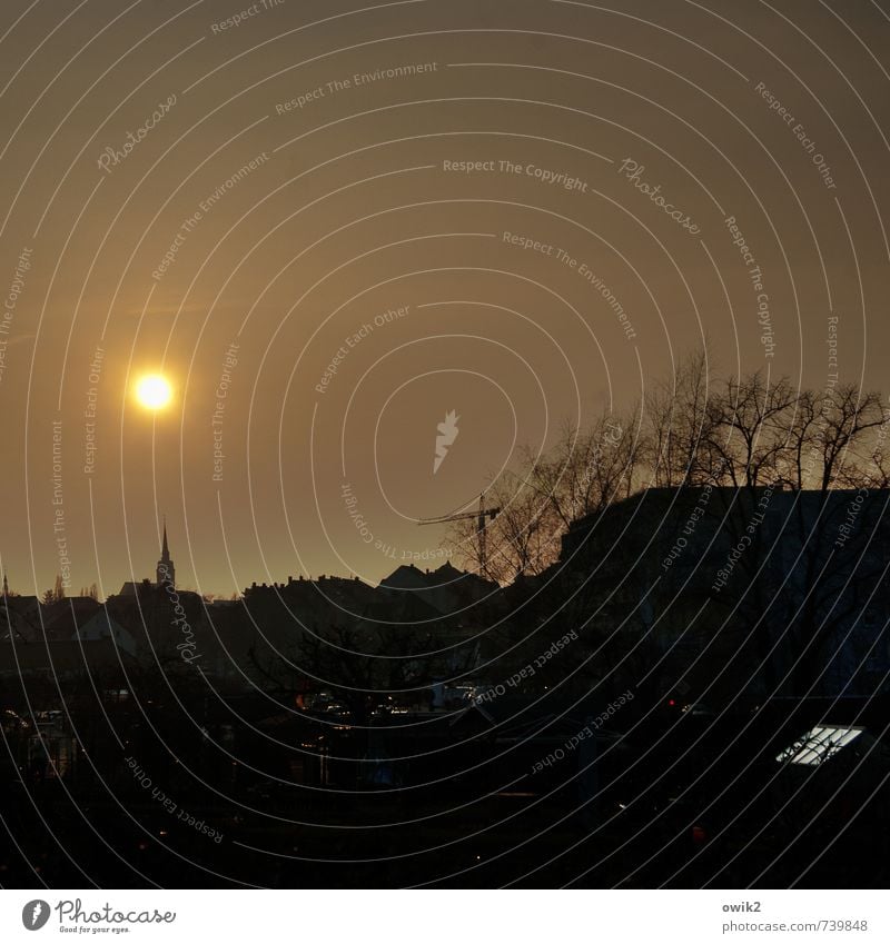 Stromausfall Himmel Sonne Schönes Wetter Baum Haus Kirche Kirchturmspitze leuchten dunkel Hoffnung Horizont Idylle Ferne Stadtteil bewohnt Farbfoto