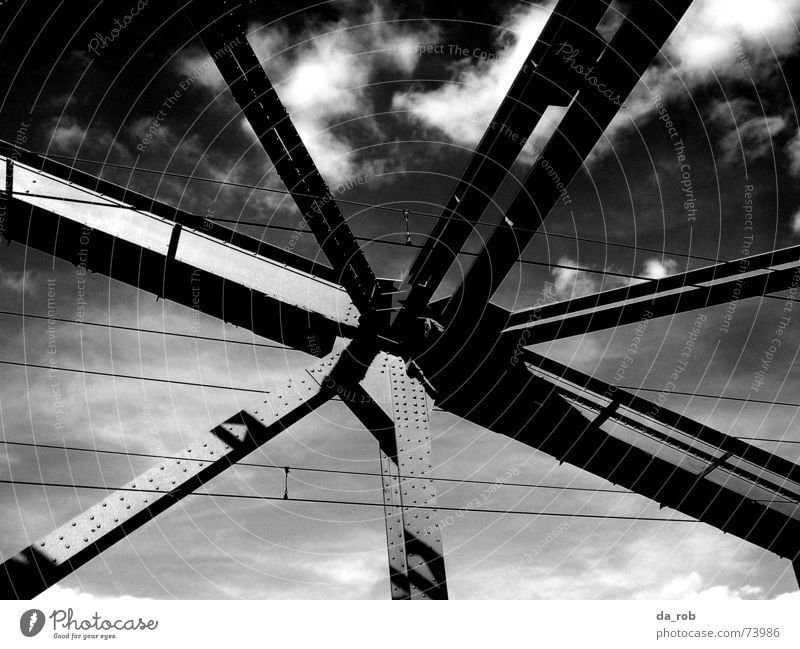 Hohenzollernbrücke Köln Wolken Stahl Stahlträger Brücke Schwarzweißfoto Himmel Architektur