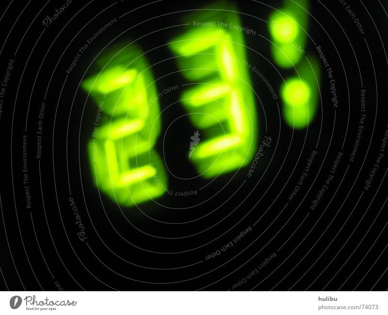 Dreiundzwanzig 23 Ziffern & Zahlen Wecker Uhr grün Licht Alarm dreiundzwanzig light watch number numbers figure clock hulibu Zeit