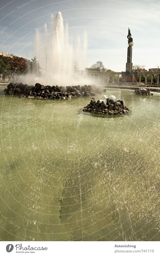 Schwarzenbergplatz Wien I Umwelt Natur Wasser Wassertropfen Himmel Schönes Wetter Österreich Hauptstadt Haus Park Platz Turm Bauwerk Brunnen ästhetisch nass