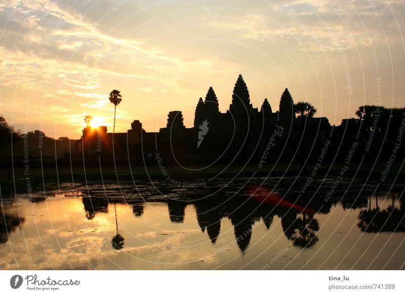 Angkor Wat II Kultur Himmel Teich Glück Zufriedenheit Angkor Thom Siem Reap Tempel Buddhismus Turm 5 Early bird Blendenfleck Palme geschichtsträchtig