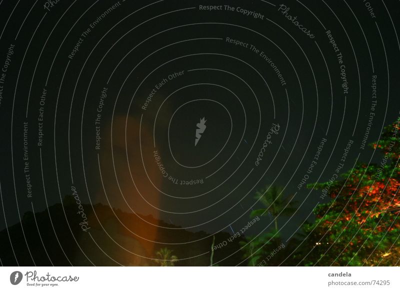 Ghost Nacht dunkel Langzeitbelichtung Stativ Thailand Strand Baum durchsichtig Licht Milchstrasse Dauerlicht Geister u. Gespenster Himmel Angst Berge u. Gebirge
