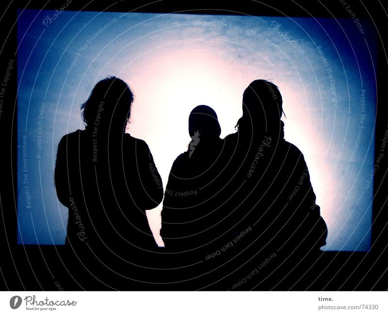 Trio Inkognito Licht Schatten Silhouette Winter blau Hintergrundbild Vordergrund unheimlich Mitteilung Intuition Information fremd outer space light shadow blue