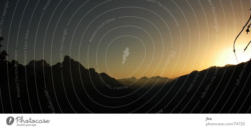 es war schön! Sonnenuntergang untergehen Nacht nachten Saanenland Schweiz Berner Oberland schwarz sundown Himmel Abenddämmerung abendorange Berge u. Gebirge Tal