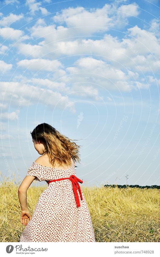 last summer feminin Mädchen junges Mädchen Jugendliche Junge Frau Kind Kindheit Kopf Haare & Frisuren 8-13 Jahre Umwelt Natur Landschaft Himmel Wolken Sommer