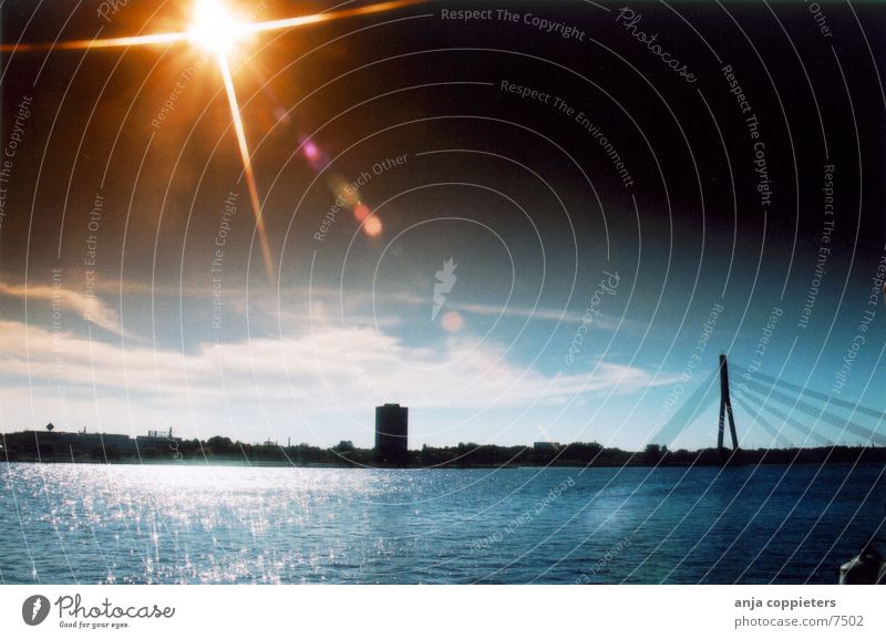 Bei Tag? Panorama (Aussicht) Flussufer Sonne Wasser Brücke Reflektion groß