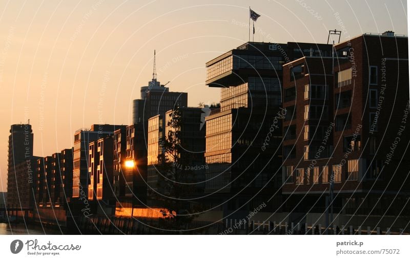 hafencity Hafencity Neubau Altbau Sonnenuntergang Alte Speicherstadt Hamburg goldene stunde reflektionen