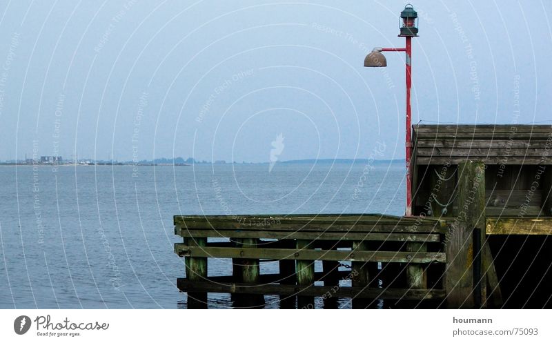 Nice view stur Lampe Lemvig Brügge Einsamkeit Limfjord Hafen Meer lonely stubborn water Fjord harbour horizon Dänemark Wasser signal lamp lanterne