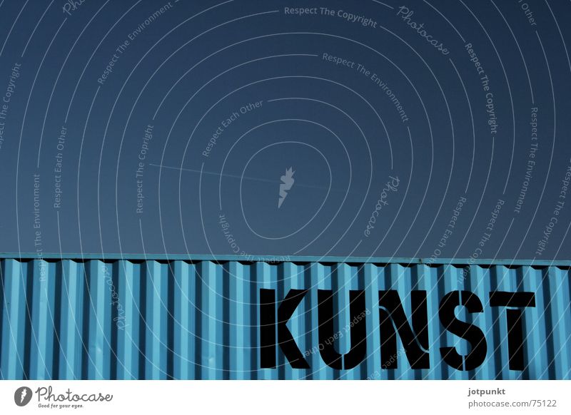 kunstcontainer Kunst Flugzeug Blech Container Hafen blau Lamelle Himmel Künstler