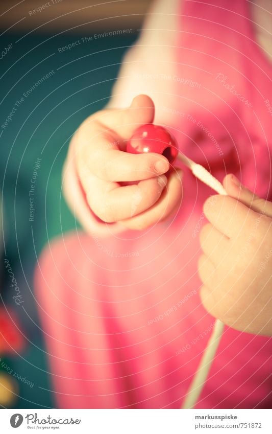 kita - einfädeln lernen Spielen Kindererziehung Bildung Kindergarten frühkindliche bildung feinmotorik frühkindliche reflexe frühkindliche entwicklung