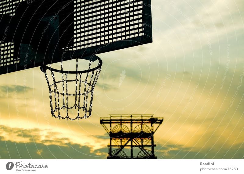 Industriekultur Korb Basketballkorb Ballsport 3 Ausdauer zielen dribbeln Zeche Förderturm Zeche Consol Gelsenkirchen Bergbau Topf Ruhrgebiet Abendsonne